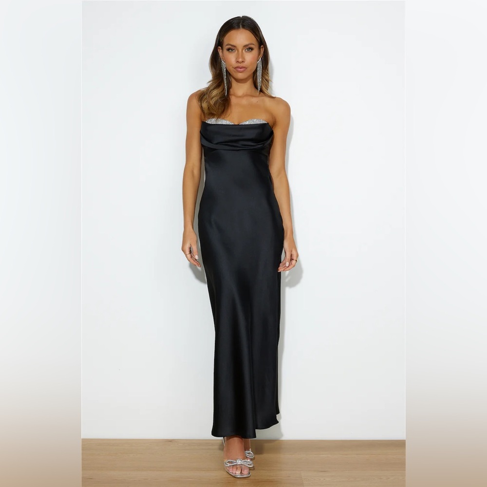 Elegant Black Strapless Evening Gown